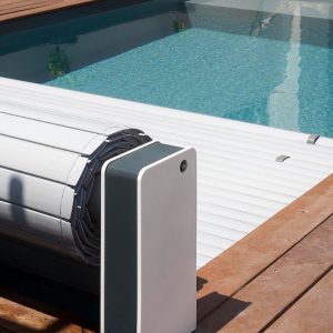 Bạt che hồ bơi tự động tiết kiệm năng lượng Model Sveltea Tây Ban Nha