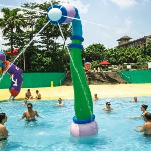 Cột phun nước cong composite cho sân chơi nước trẻ em hồ bơi - hình 3
