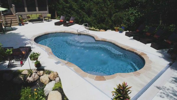 Hồ Bơi Composite Sun Day – Ngày Nghỉ Sân Vườn Hoàn Hảo